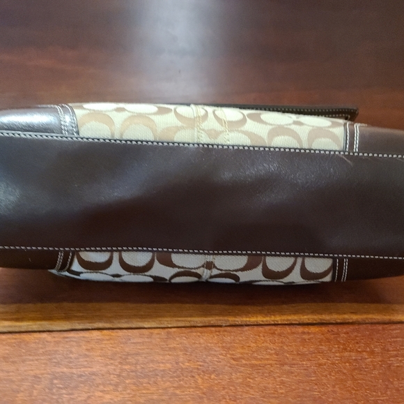 Coach tan & brown purse - Picture 3 of 4